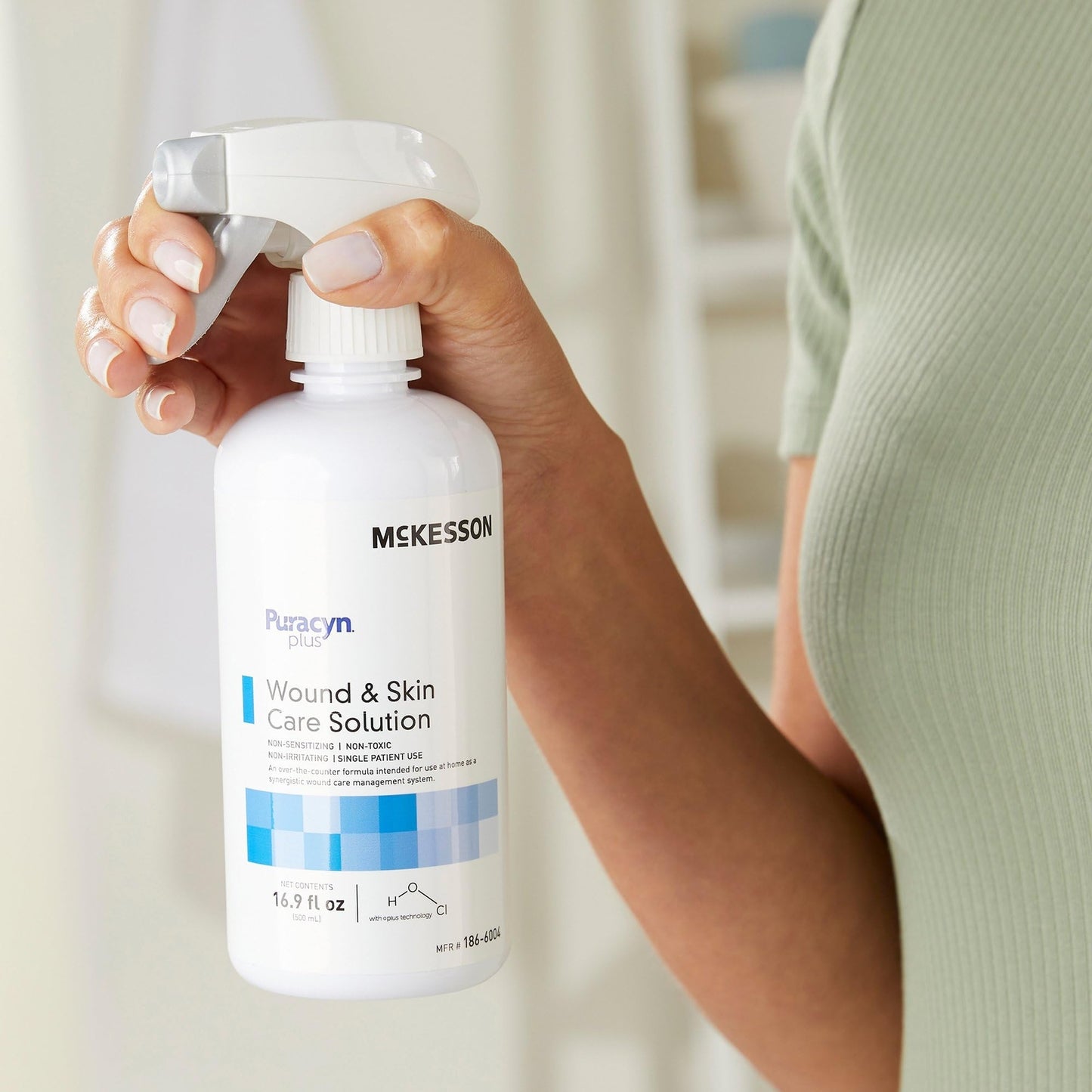 Puracyn plus Wound Cleanser Spray 1 Ct for Minor Cuts Scrapes and Burns